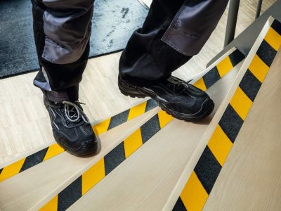 Cinta antideslizante estándar autoadhesiva de suelo