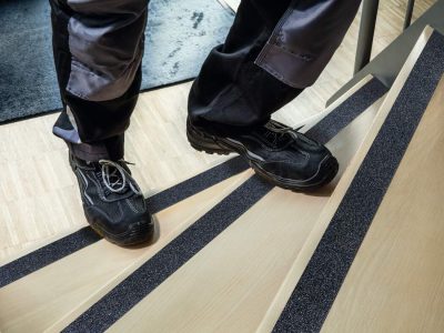 Cinta antideslizante estándar autoadhesiva interior y exterior