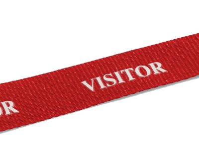 cinta rojo con mosqueton con palabra visitor