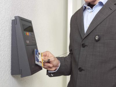 Identificador con cordón extensible para 1 tarjeta horizontal pack 10 uds