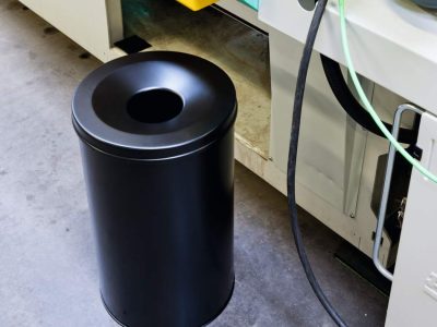 papelera circular de acero 60L con tapa safe contra incendios negra