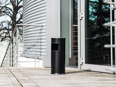 papelera metal 17L negra con cenicero