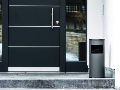 papelera metal 17L negra con cenicero oferta