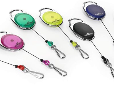 portanombres yoyo con cinta extensible de colores
