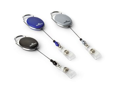 portanombres yoyo con cordon extensible cierre boton