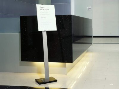stand expositor de pie de aluminio A3